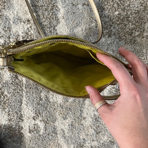COACH CROSSBODY BAG GOLD - Picture 3 of 3